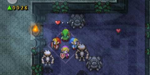 Exploring a dungeon in The Legend of Zelda Four Swords Adventures-1