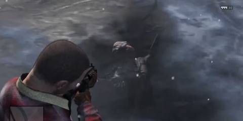 GTA 5 character pointing a gun at an alien 
