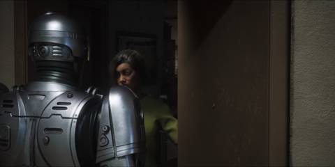 RoboCop Rogue City speaking citizen at her apartment