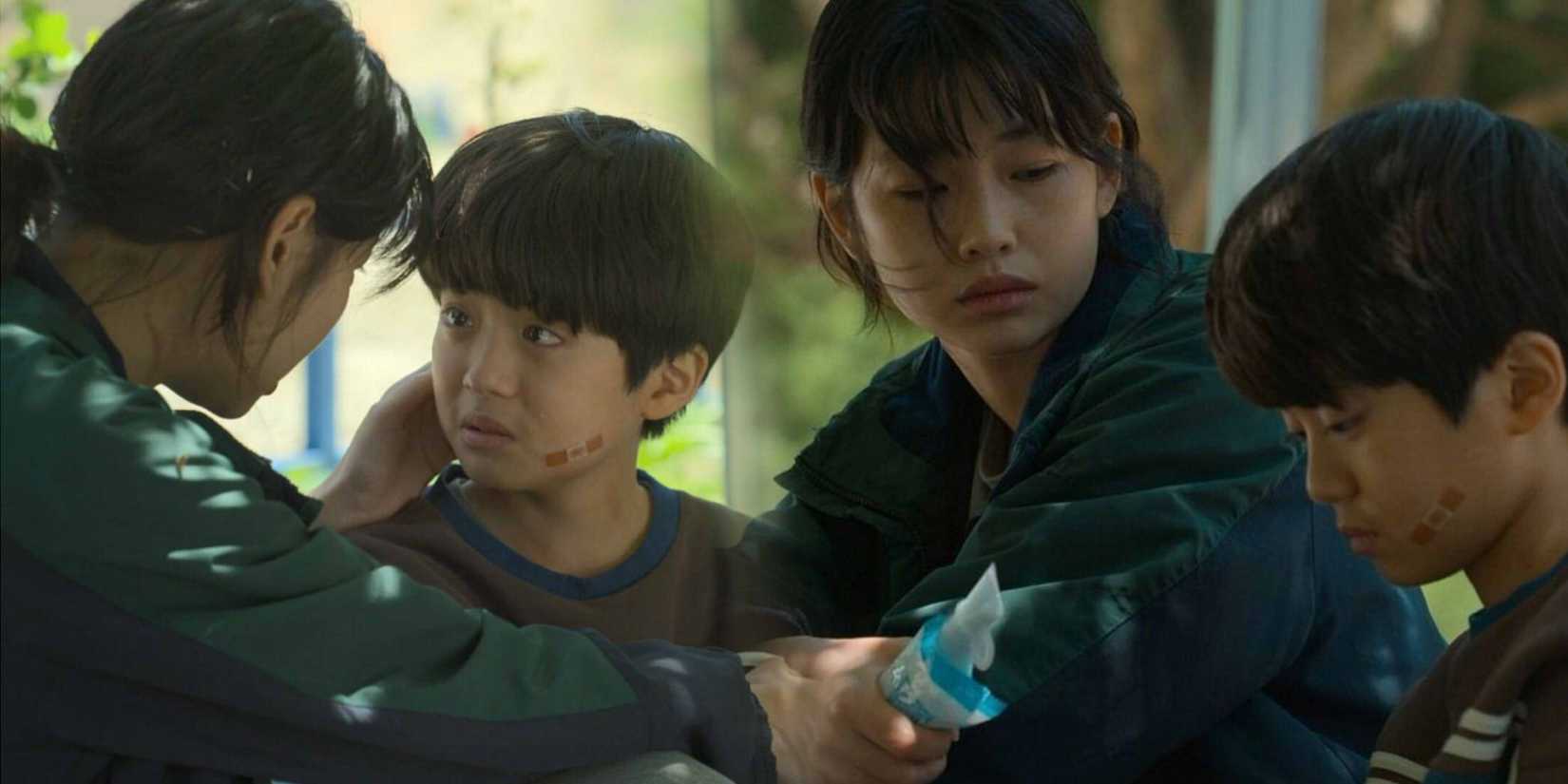 sae-byeok and brother-1