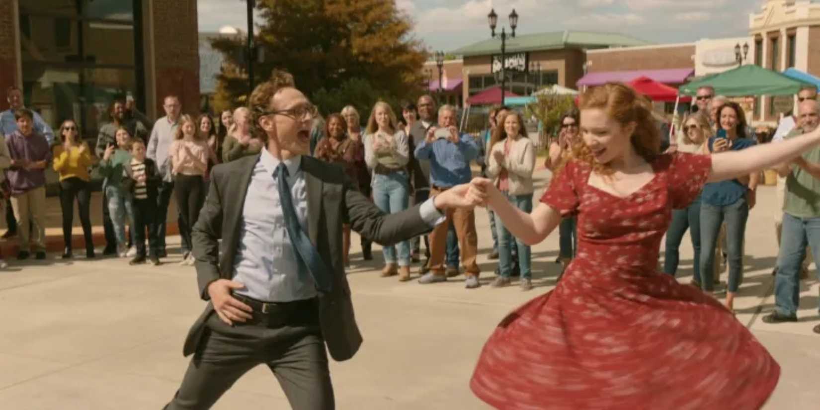 Tom Hiddleston and Annalise Basso in The Life of Chuck