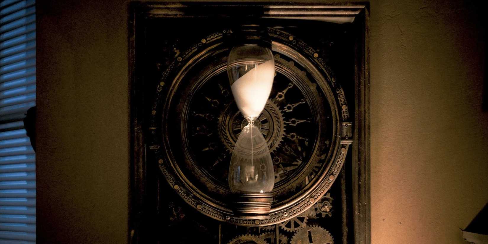 until dawn hourglass Cropped