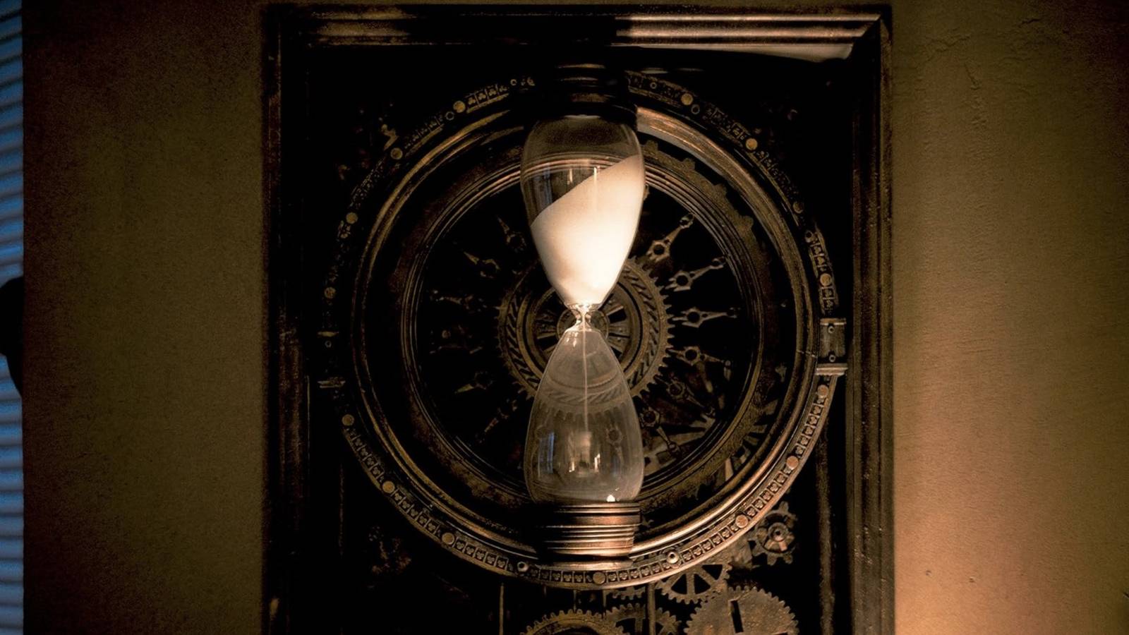 until dawn hourglass Cropped