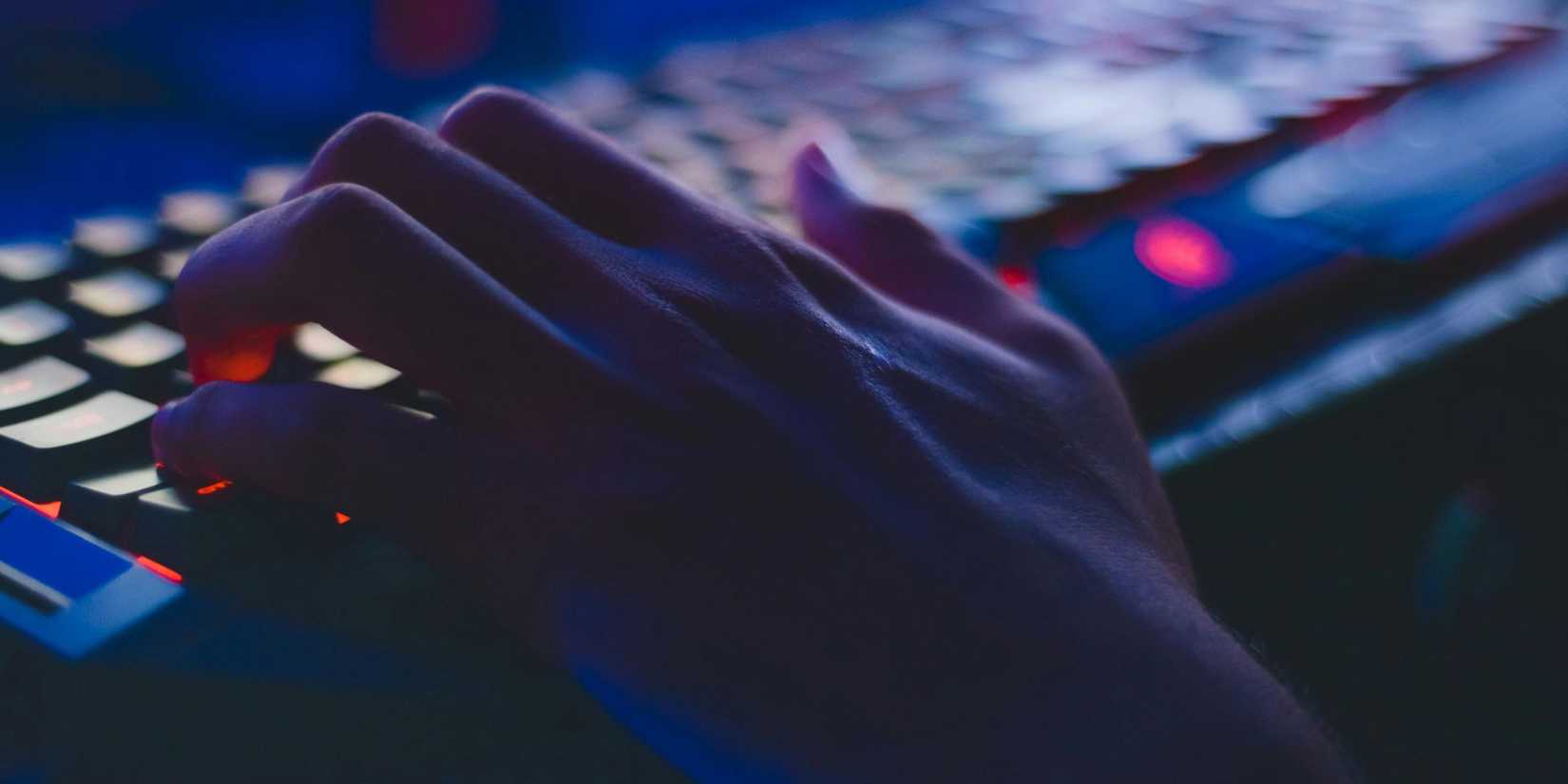 Image of a man typing on a mechanical keybaord. 