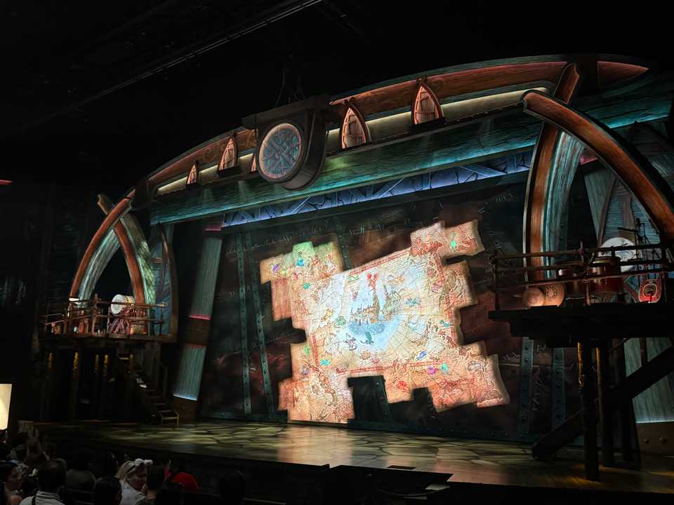 untrainable dragon show - stage