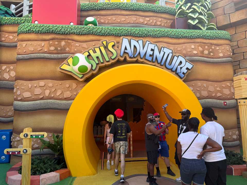 yoshis adventure - entrance