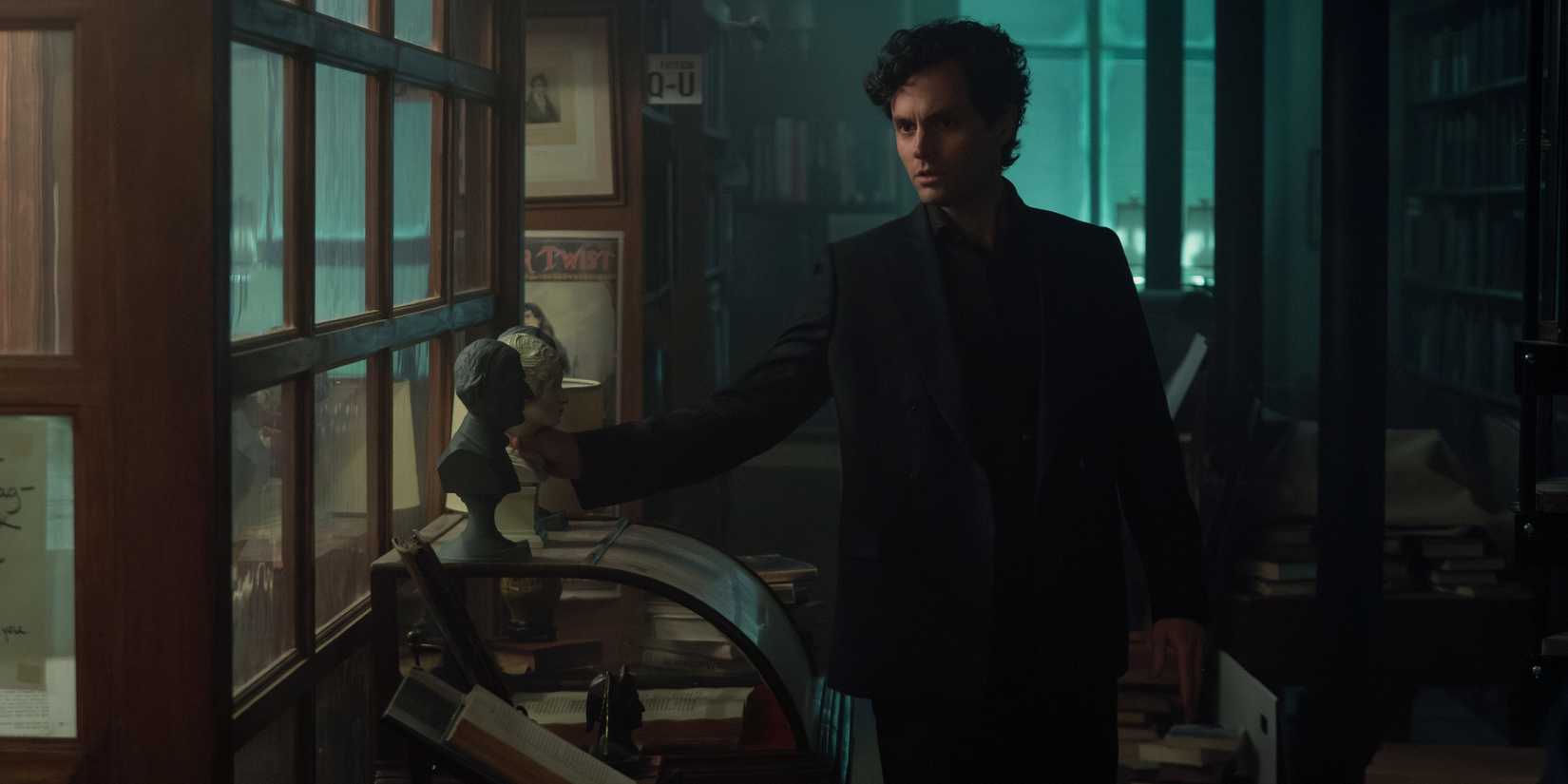 Joe Goldberg (Penn Badgley) in You