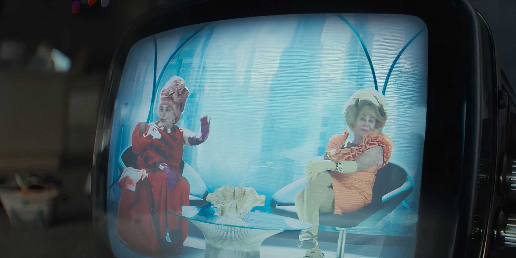 A talk show on tv in Andor