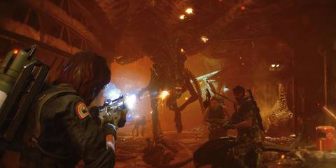 Marines battling a Queen Xenomorph in Aliens: Fireteam Elite