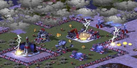 Attacking a base in Command and Conquer Red Alert 2