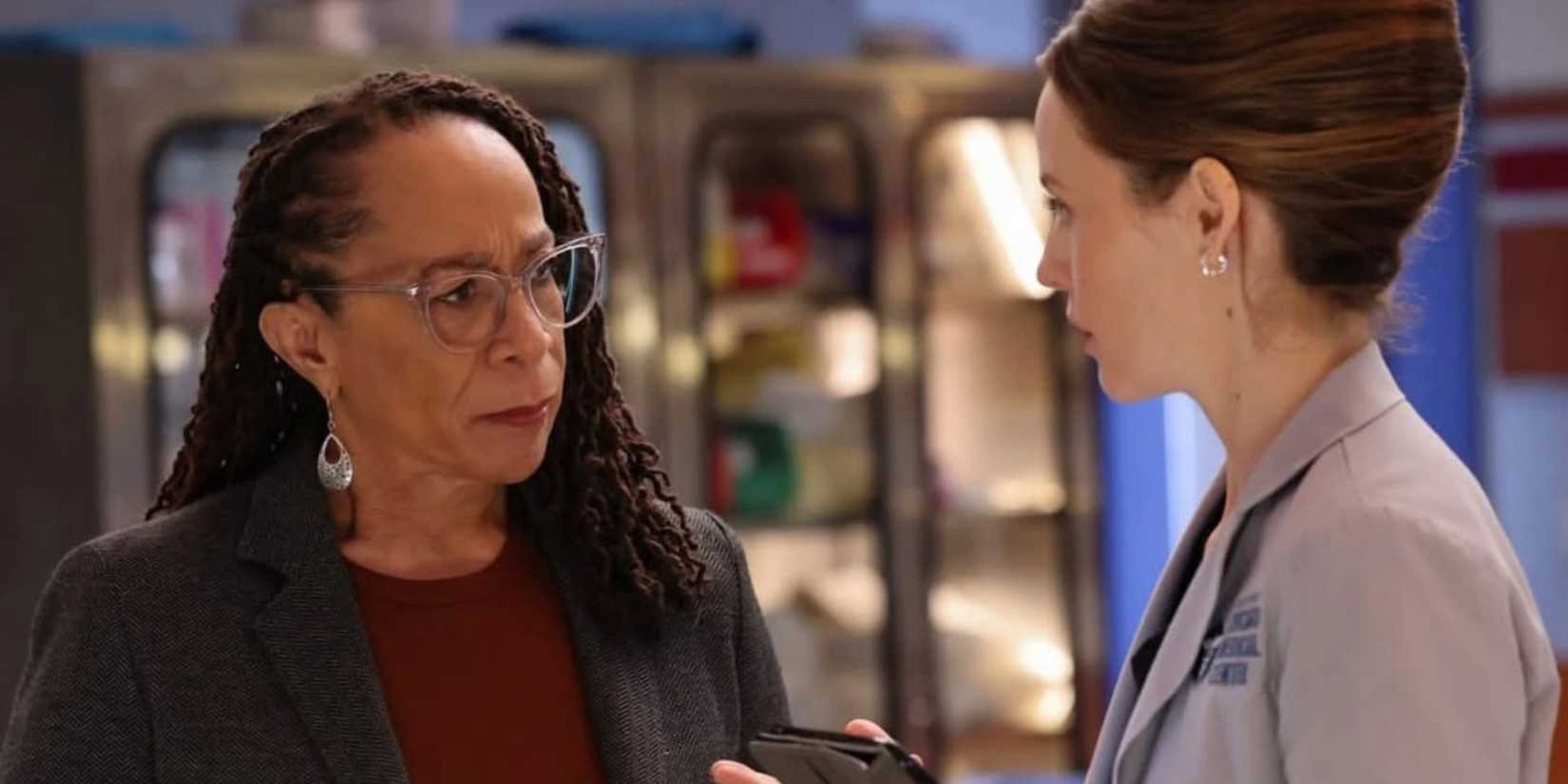 Sharon Goodwin (S. Epatha Merkerson) and Dr. Caitlin Lenox (Sarah Ramos) on Chicago Med