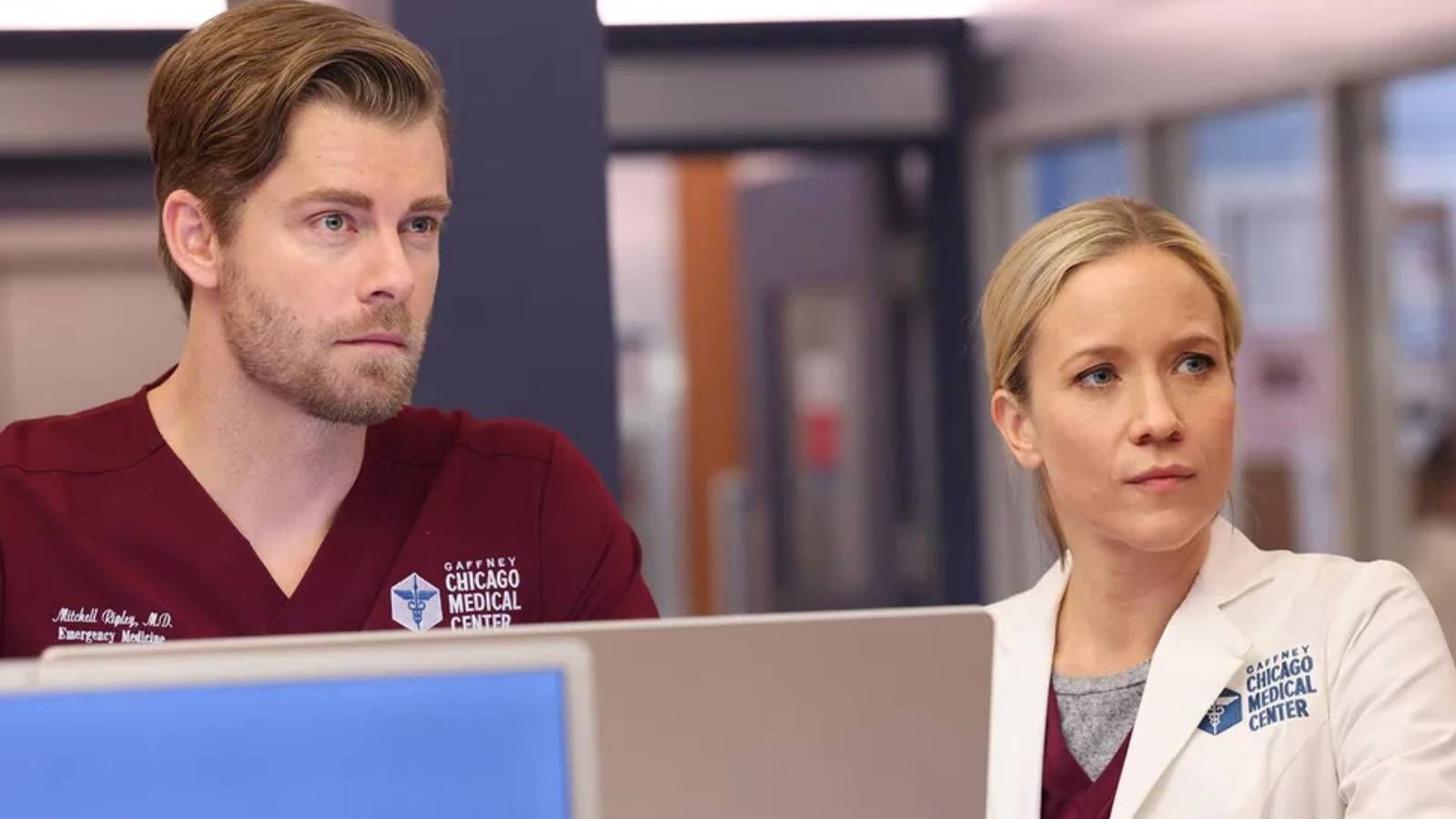 Dr. Mitch Ripley (Luke Mitchell) and Hannah Asher (Jessy Schram) on Chicago Med