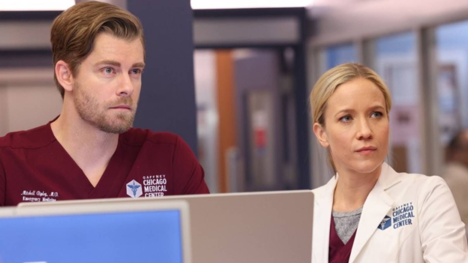 Mitch Ripley (Luke Mitchell) and Hannah Asher (Jessy Schram) on Chicago Med