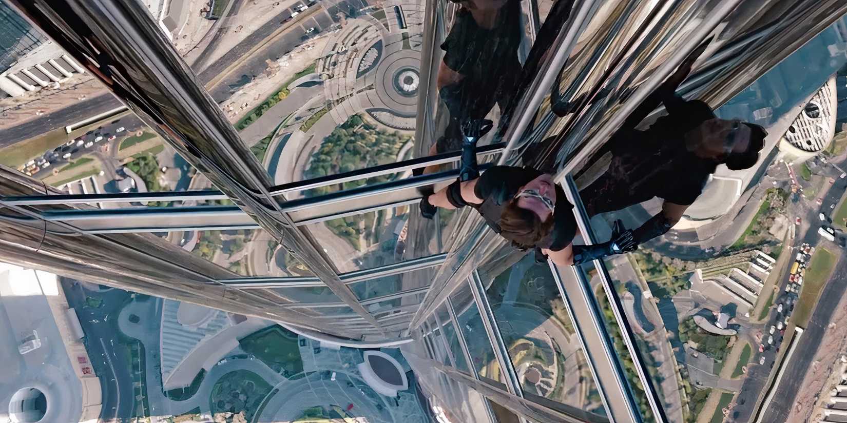 Ethan Climbing the Burj Khalifa in Mission Impossible Ghost Protocol