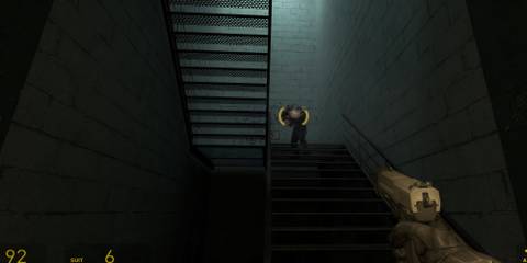 gordon shooting at combine guards in half-life 2
