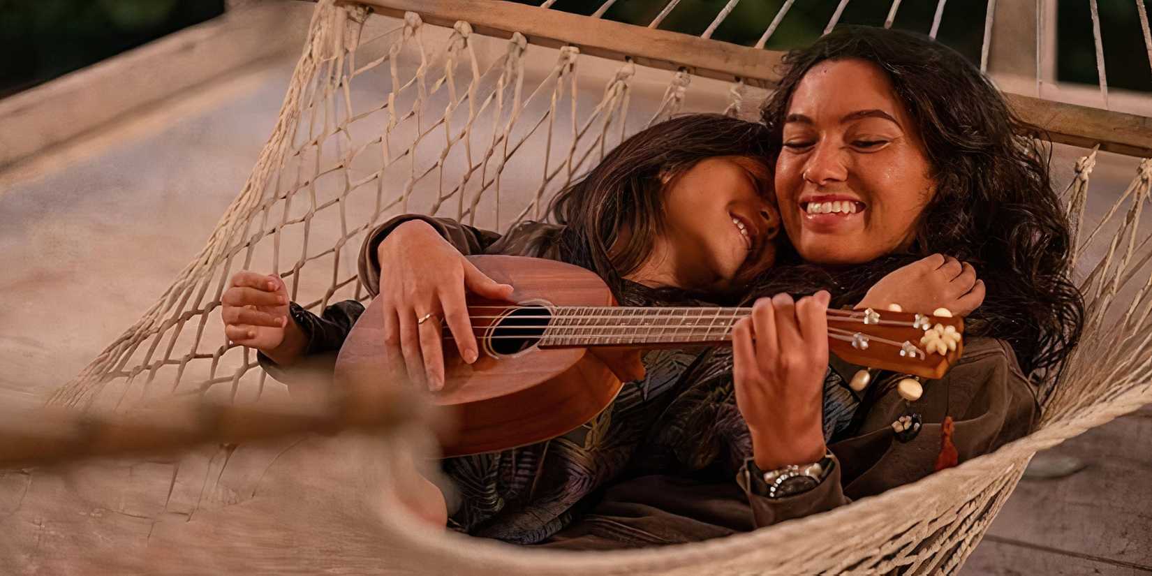 Lilo and Nani in a hammock in Lilo & Stitch