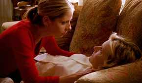 Buffy The Vampire Slayer - Buffy with her Mother's Body