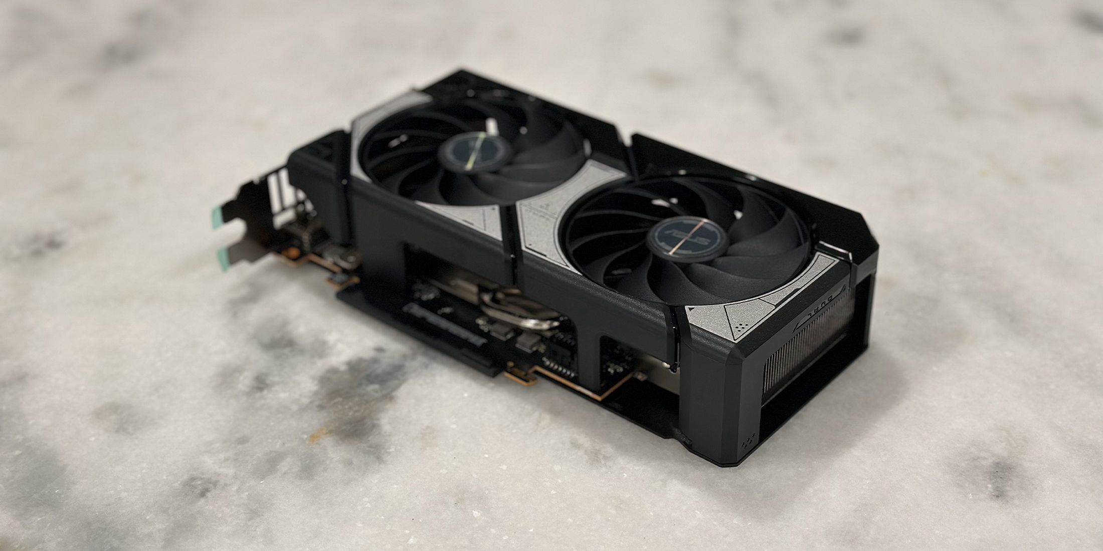 ASUS エイスース Dual GeForce RTX 5060 8GB ASUS Dual GeForce RTX™ 5060 8GB GDDR7 OC Edition