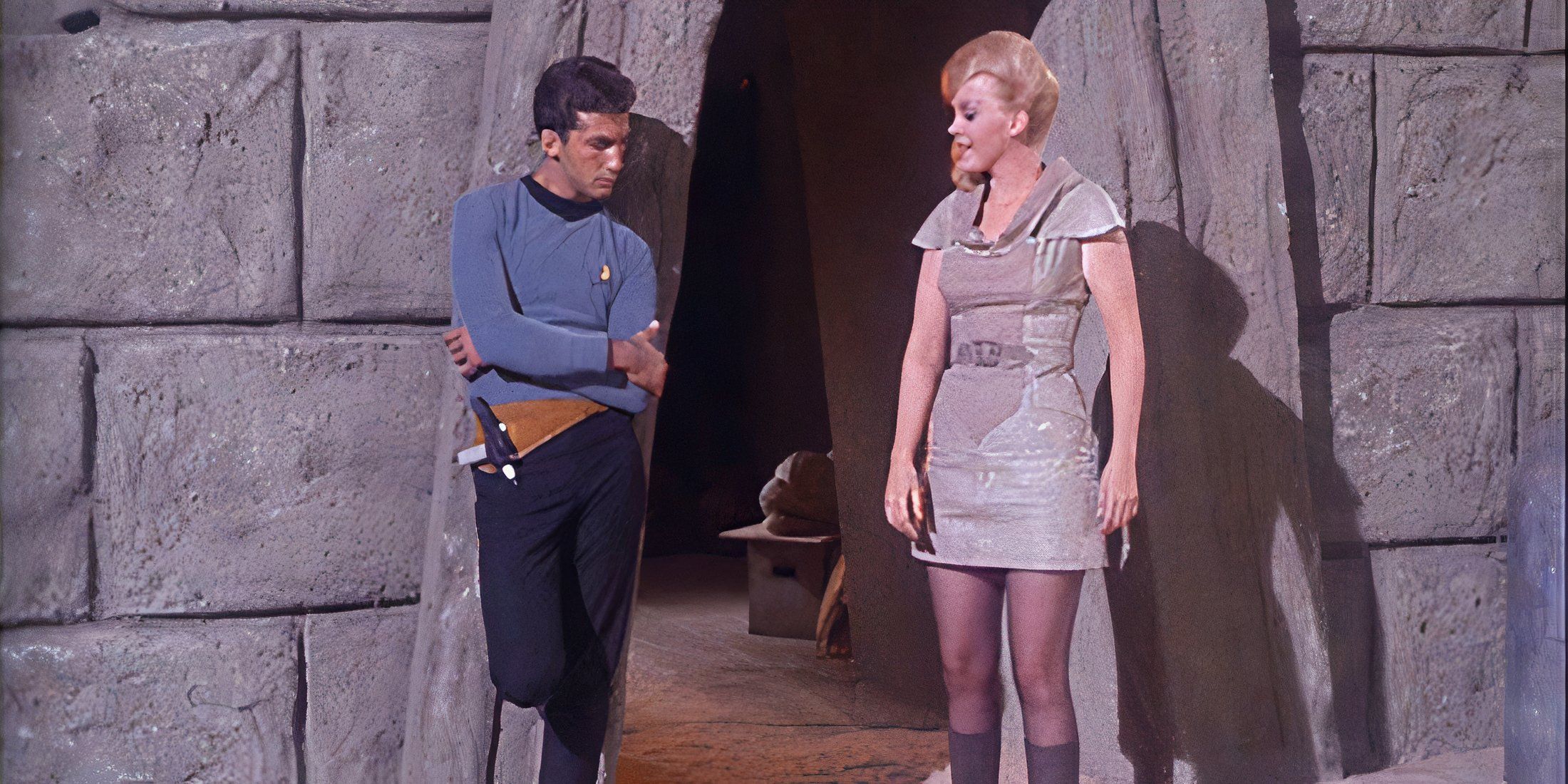Ny-lehilahy-trap-kintana-Trek-ny-original-series-and