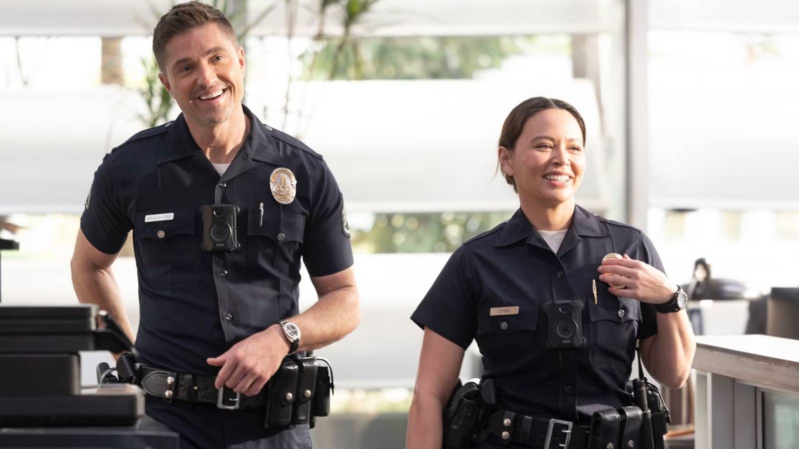 Tim Bradford (Eric Winter) and Lucy Chen (Melissa O'Neil) on The Rookie