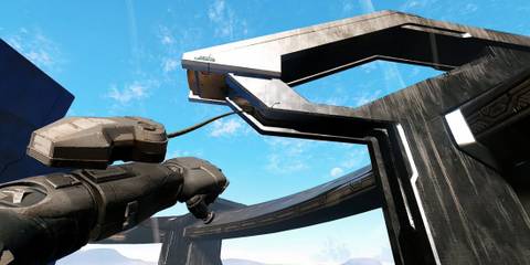 Using the grappling hook in Halo Infinite