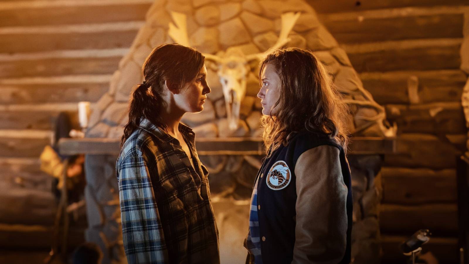 Shauna (Sophie Nélisse) and Jackie (Ella Purnell) on Yellowjackets 