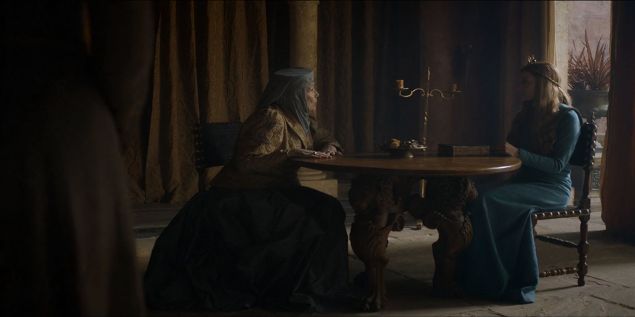 Margaery and Olenna Tyrell speaking in front of Septa Unella in Game of Thrones