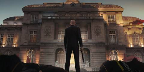 10 Best Third-Person Shooters of the 2010s, Ranked Agent 47 stands in front of a mansion