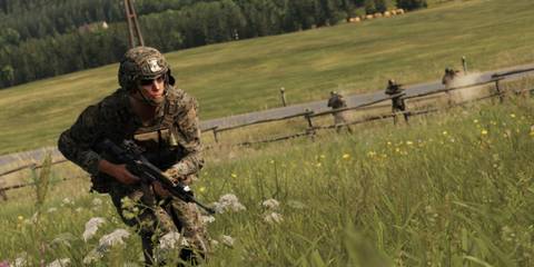 Marines run and shoot in the RHS mod. 