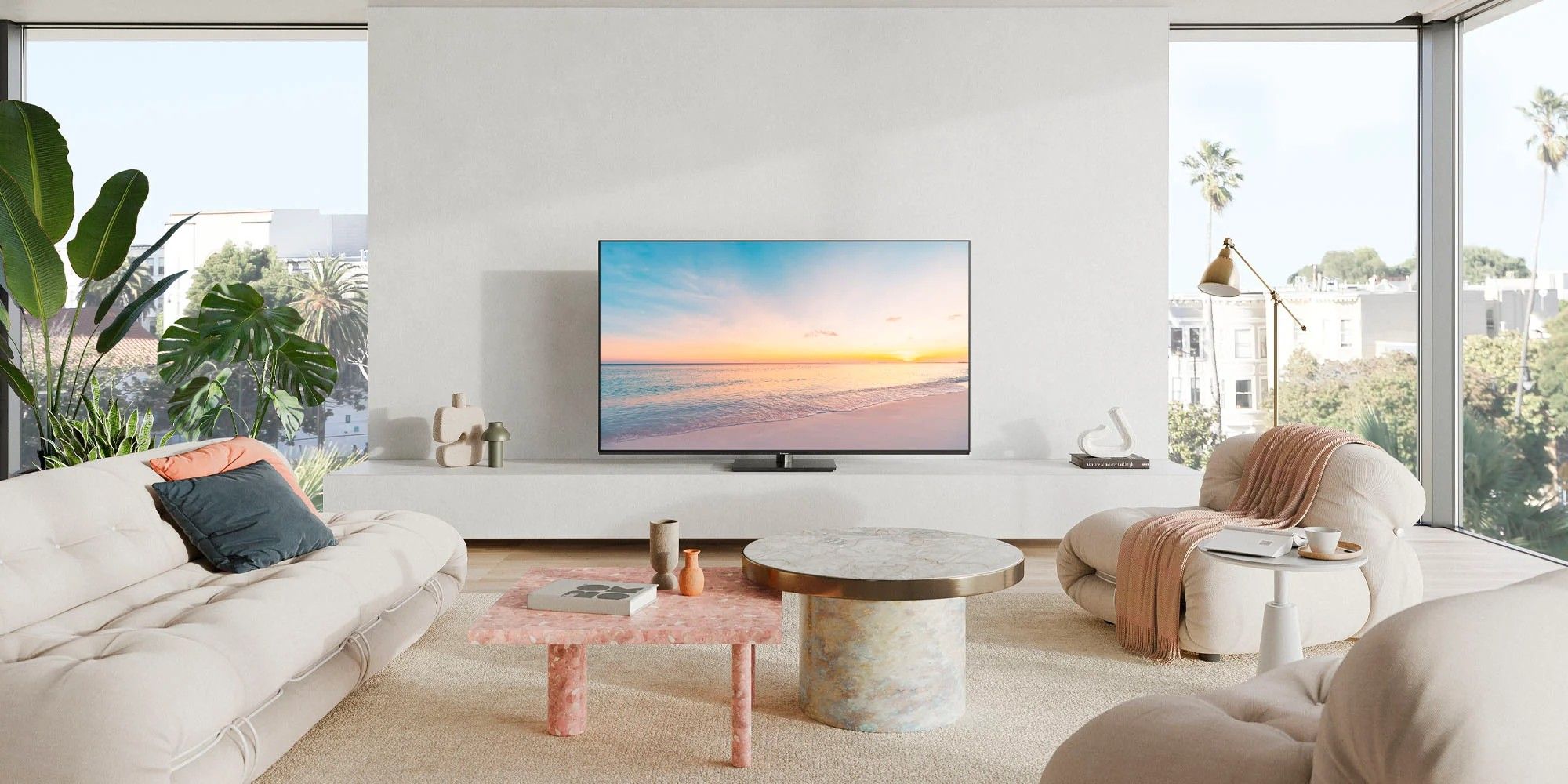 Der Panasonic Z85A OLED -Fernseher in einem Wohnzimmer.
