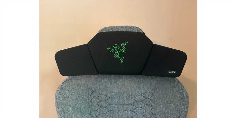 Razer Clio Attached to Razer Iskur V2 X Front