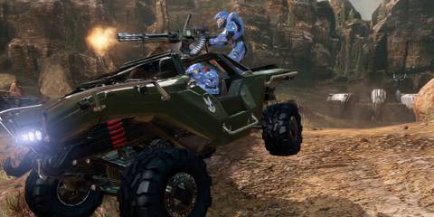 Two spartans in a warthog in Halo 2