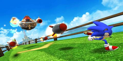 Sonic running from rockets in Sonic Dash