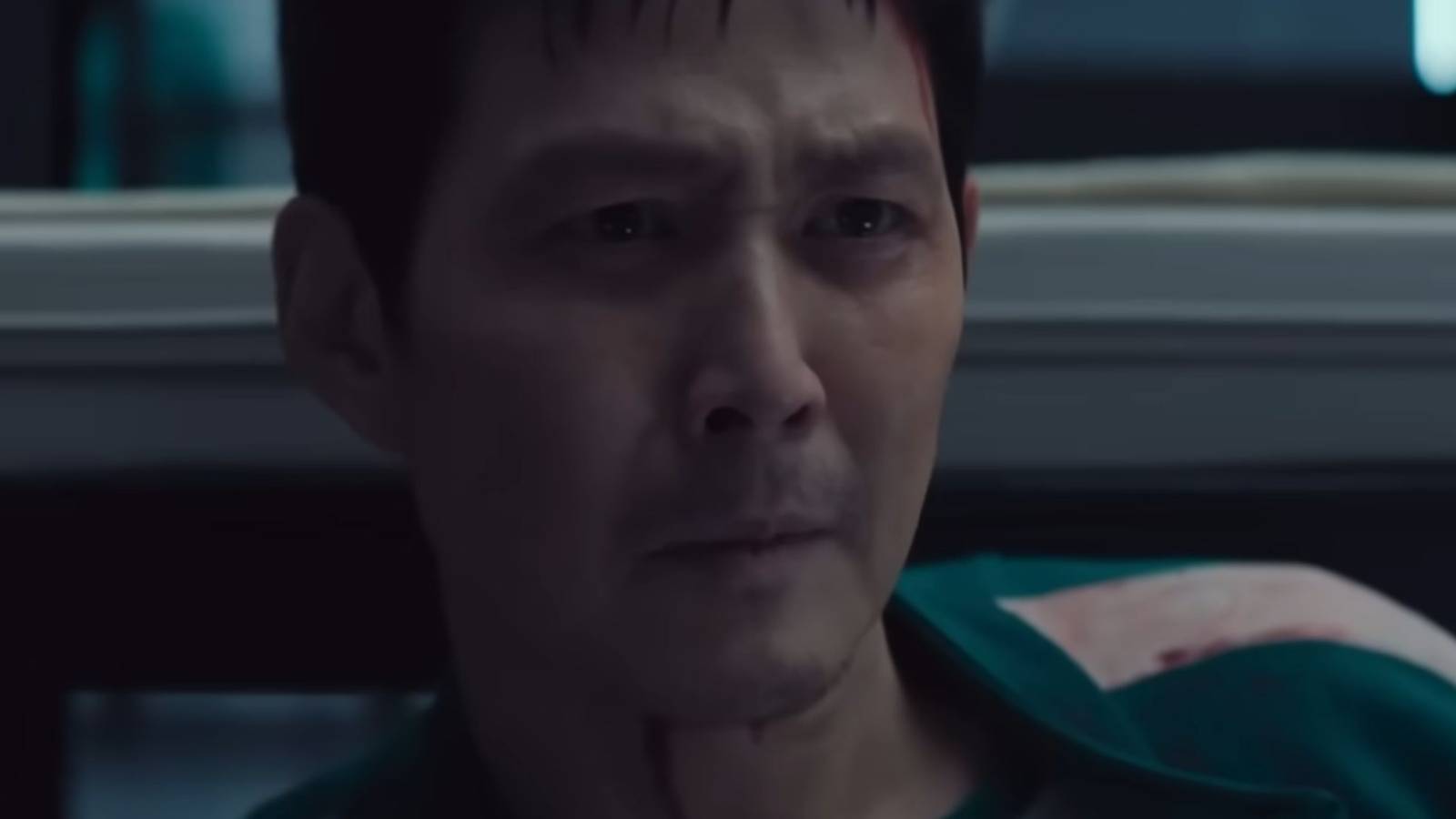 A screenshot of Seong Gi-hun looking at Geum-ja's corpse - Squid Game