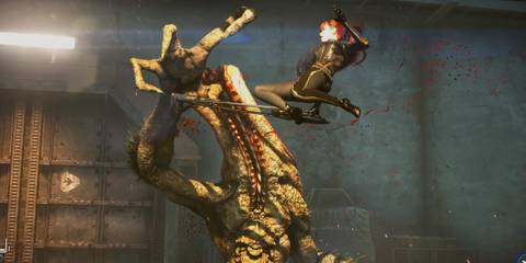 Stellar Blade EVE fighting the Stalker