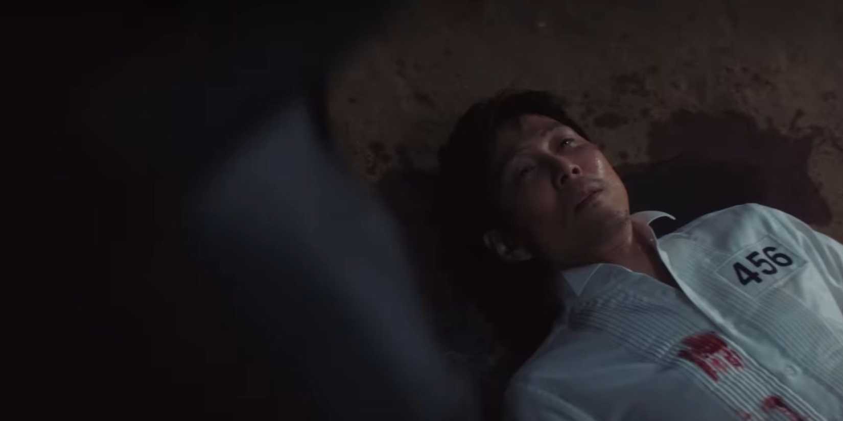 The Front Man looking at Gi-hun's corpse - Squid Game