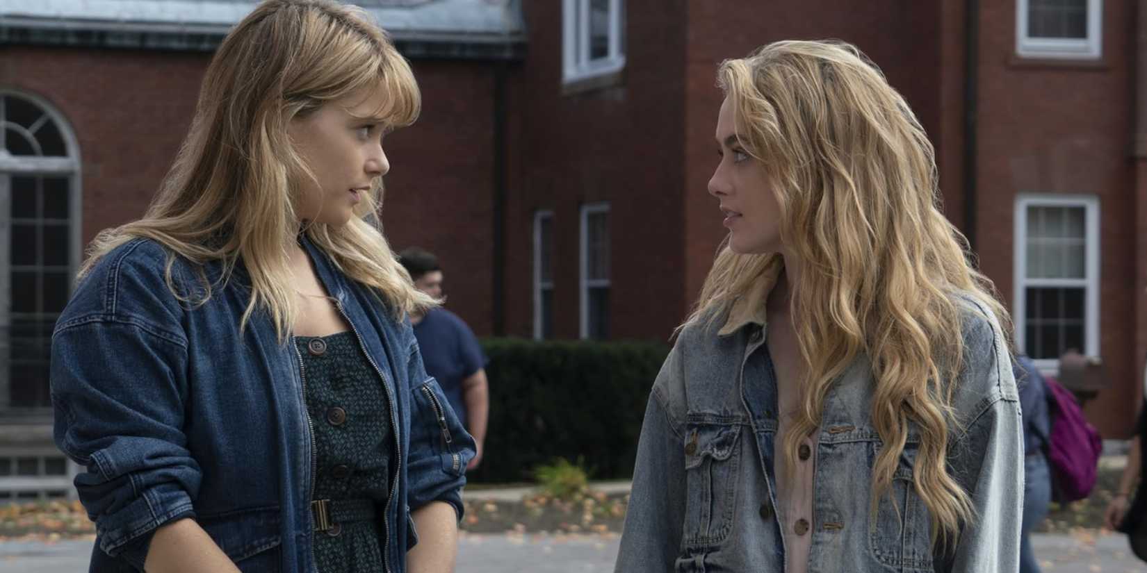 Cass (Rachel Pressler) and Ellie (Kathryn Newton) on The Society
