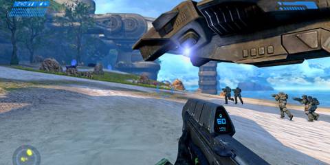 Master Chief fighting some enemies - Halo Combat Evolved