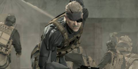 Old Snake leaning down in Metal Gear Solid 4 Guns Of The Patriots