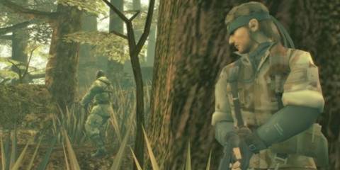 Snake spying on an enemy - Metal Gear Solid 3 Snake Eater