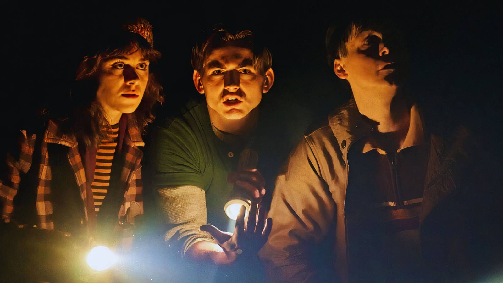 stranger things the first shadow trailer angers fans over streaming