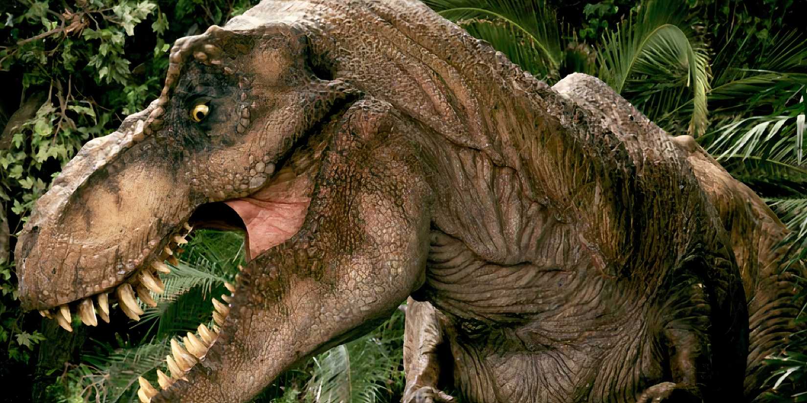 The Doe T-Rex looks to the side in The Lost World: Jurassic Park