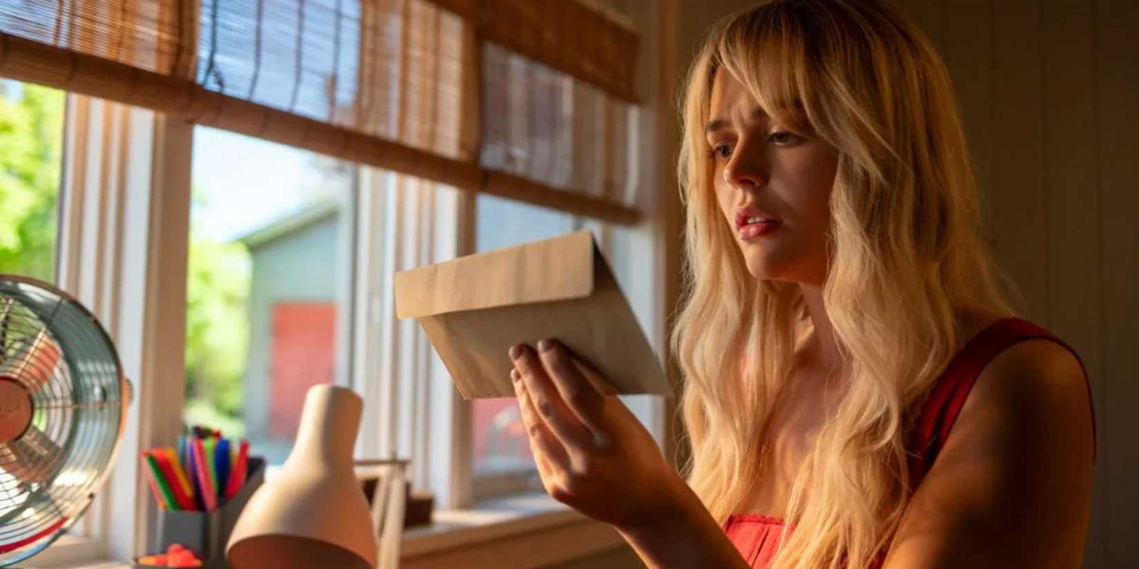 Cadence (Emily Alyn Lind) on We Were Liars