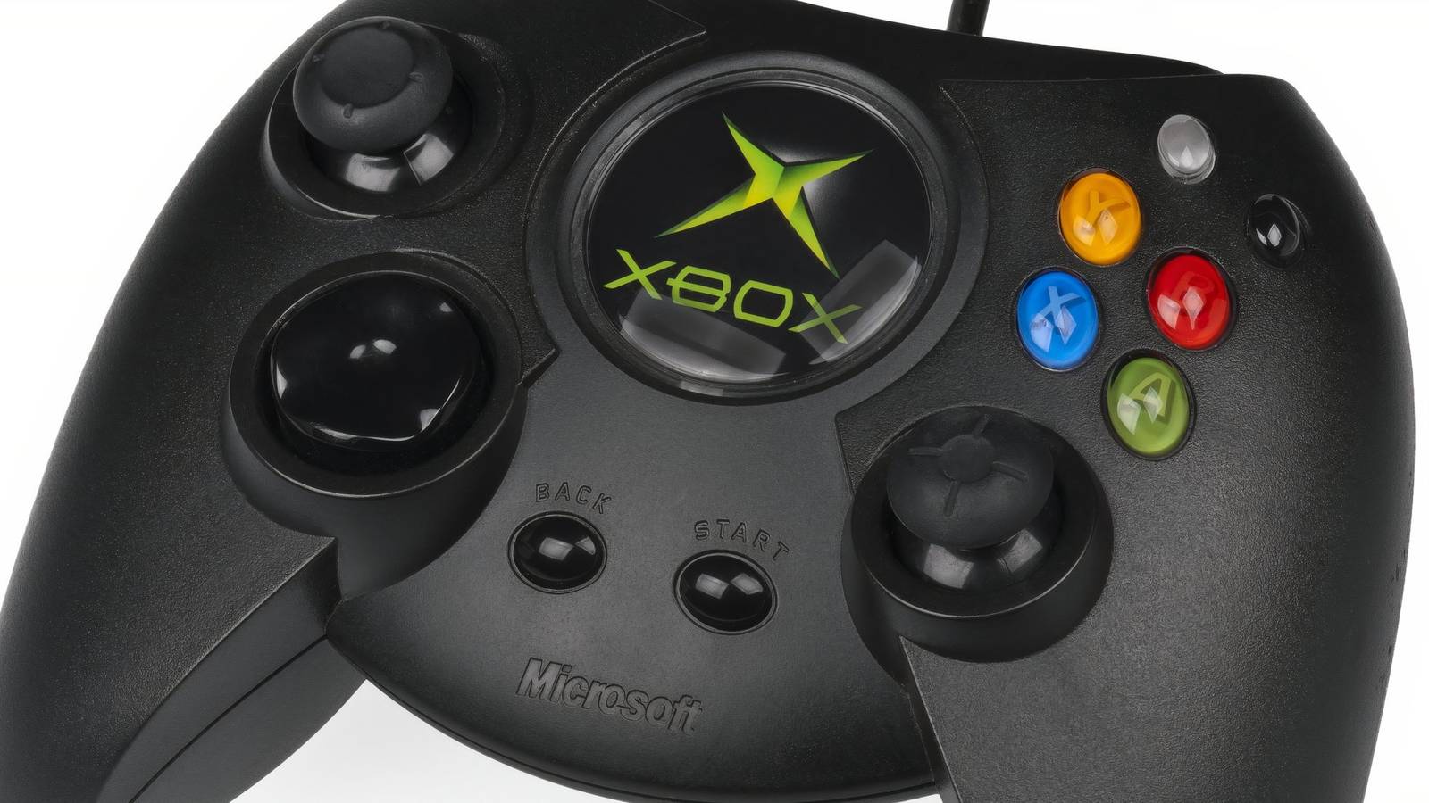 Xbox Fan Creates Impressive Stained Glass Art of Duke Controller