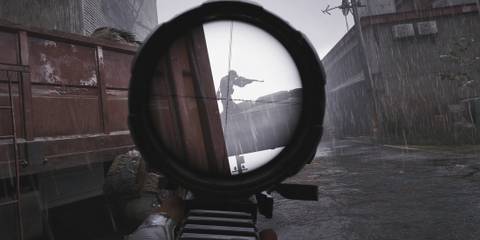 Aiming down scope in Arena Breakout Infinite