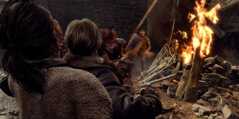 Leon fighting off a bunch of villagers - Resident Evil 4 Remake