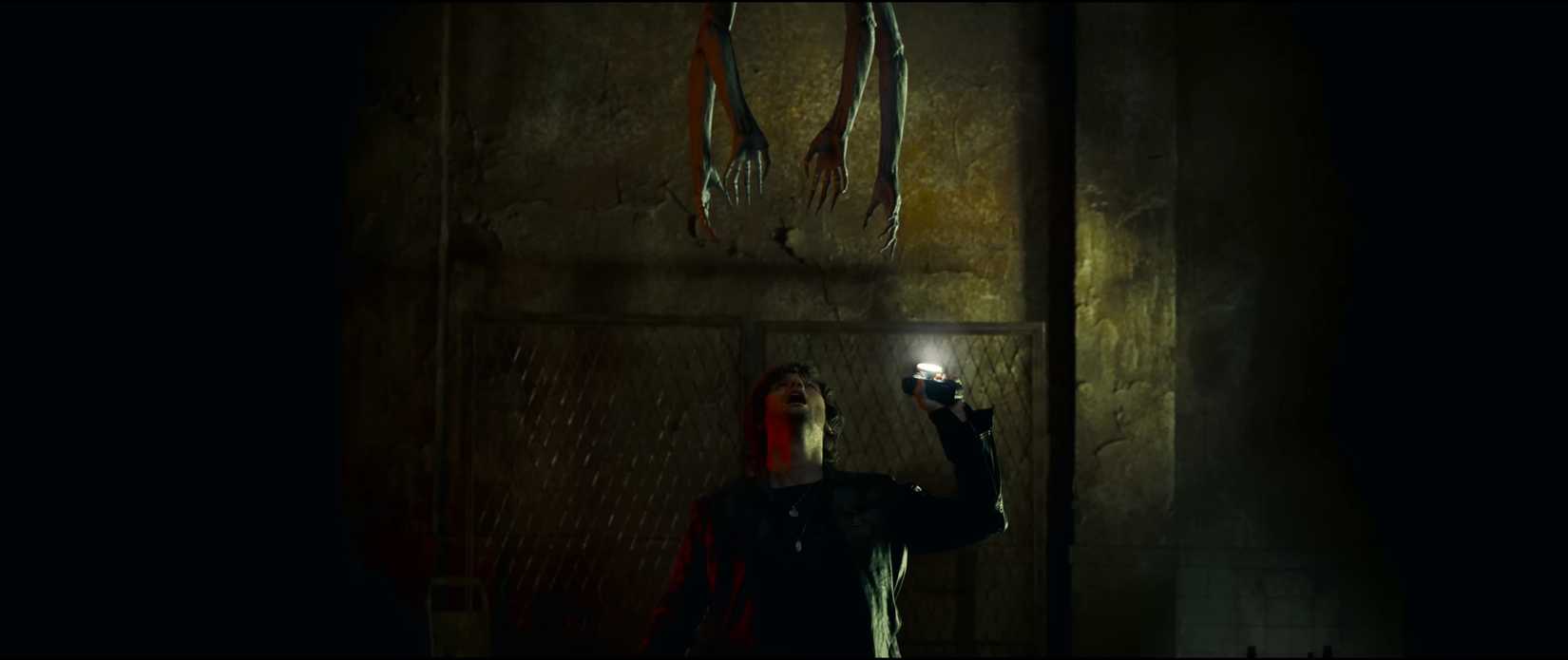 return-to-silent-hill-james-looking