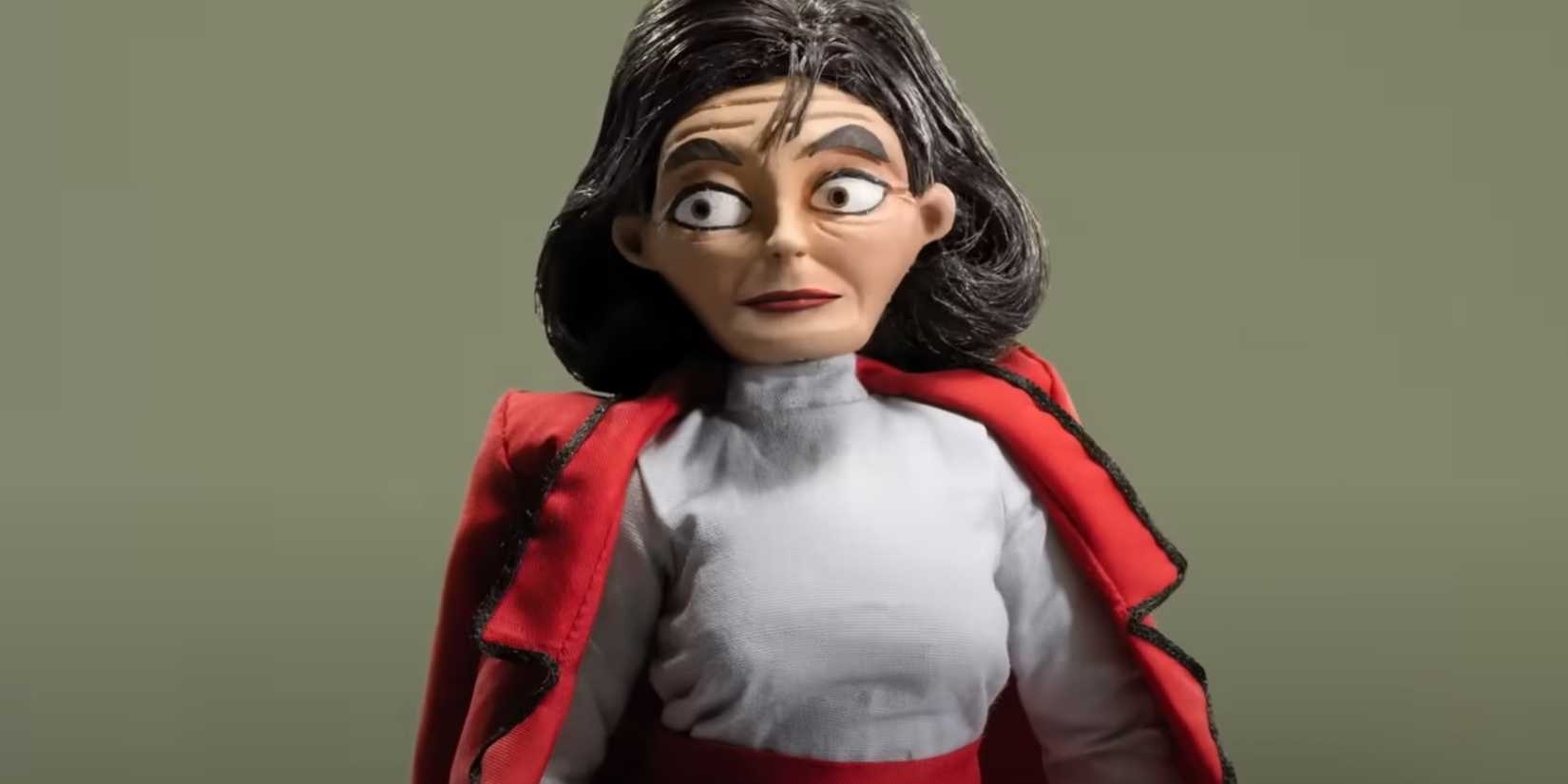 women-wearing-shoulder-pads-marioneta-2