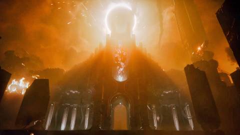 A city eclipsed in Saros