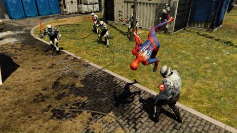 Attacking enemies in Marvel’s Spider-Man (PS4)